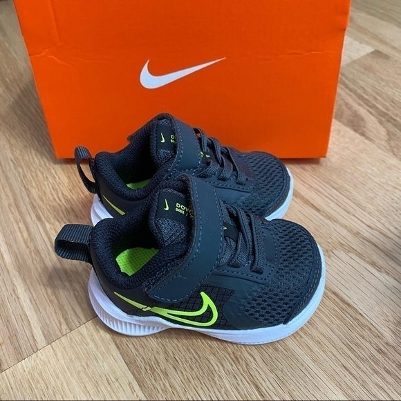 Nike Downshifter 11 Sneakers NEW Gray Green Baby Sz 2 Lace and Strap - Picture 2 of 8